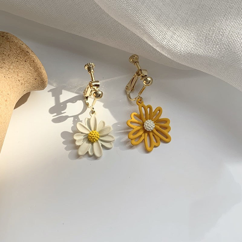 Asymmetrical Daisy Earrings - Korean Minimalist Style